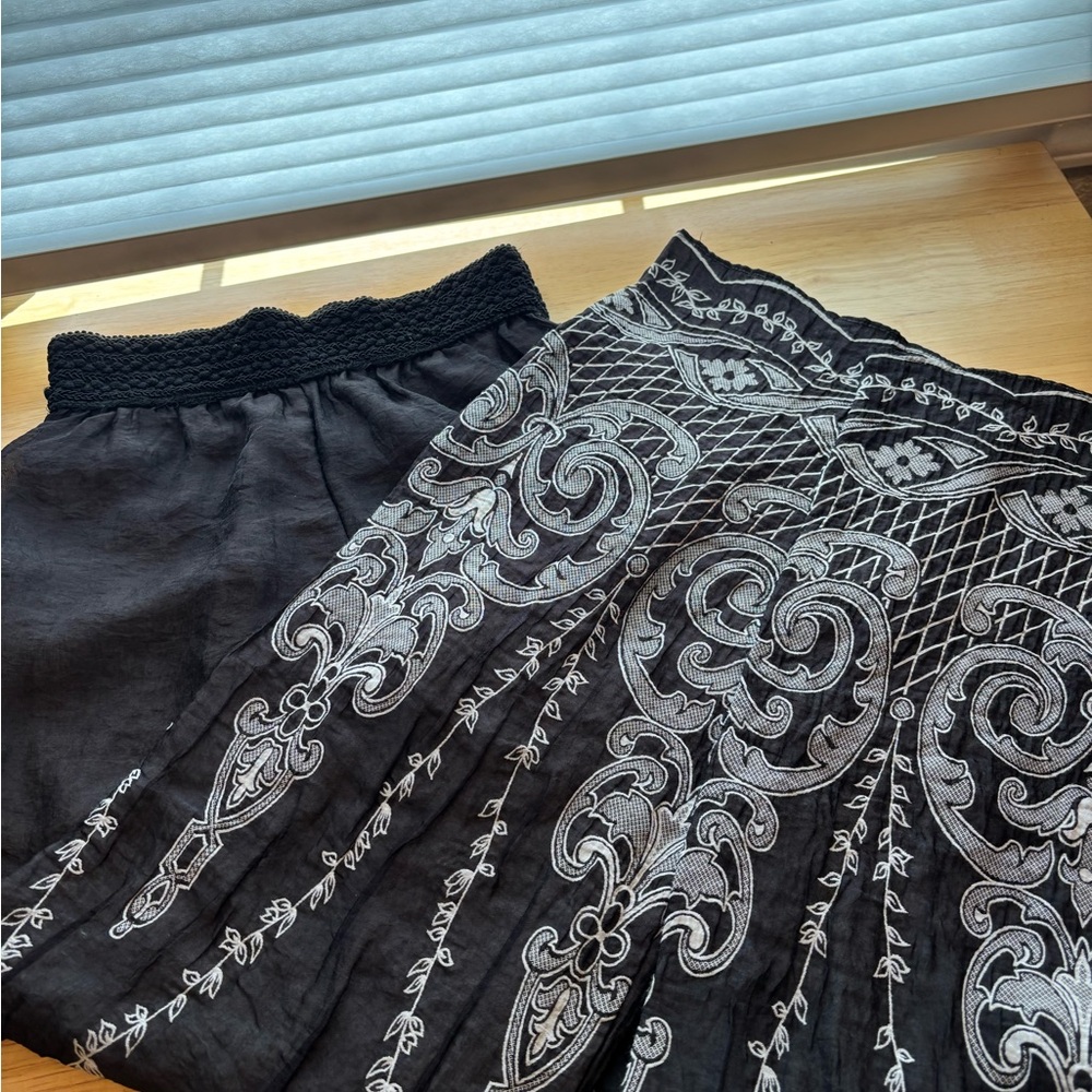 Arden B. Embroidered Black
Wide-Leg Palazzo‎ Pants Small/Med - Picture 6 of 10